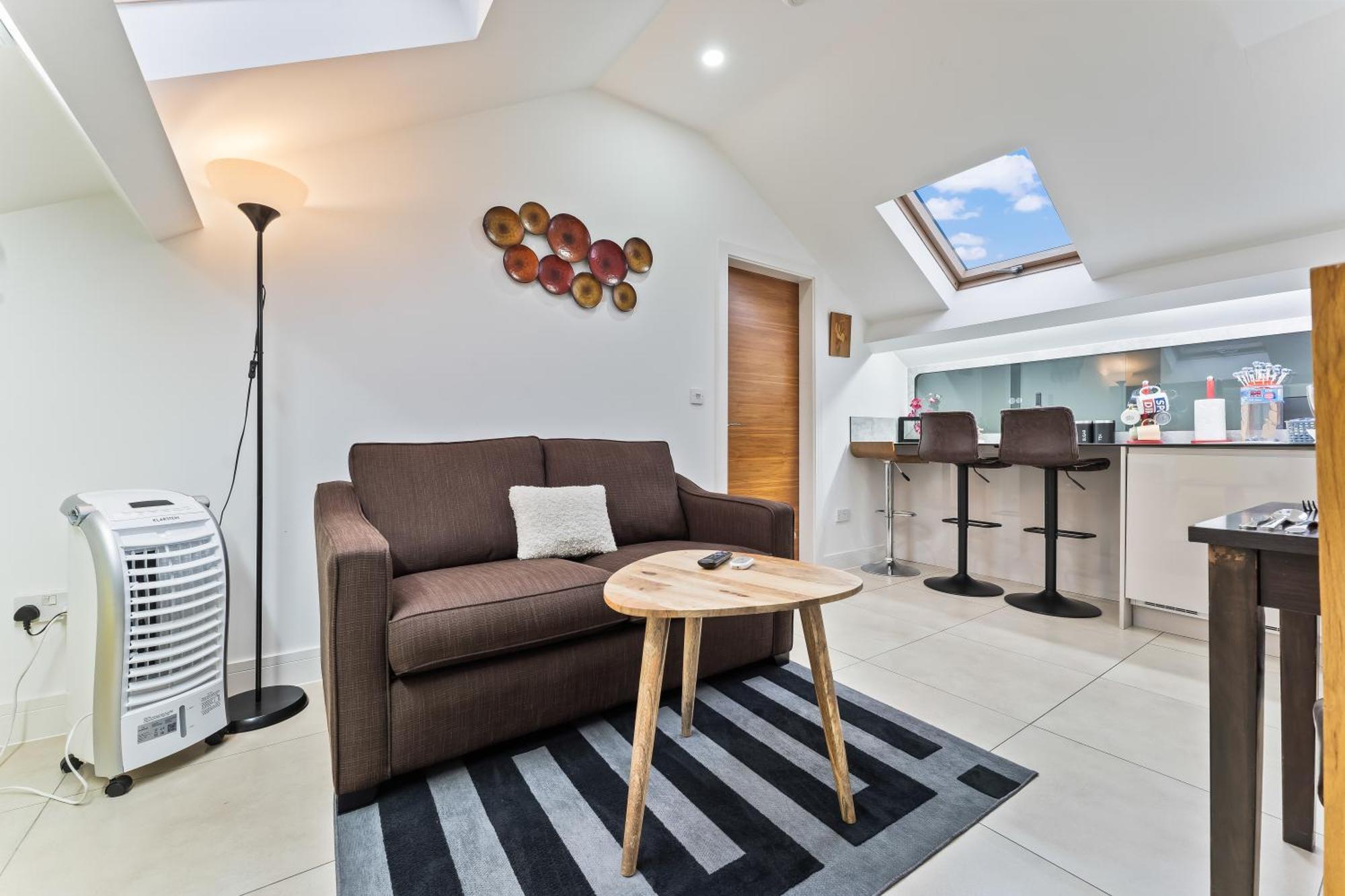 Exquisite 2-Bedroom Penthouse-Sleeps 7-Free Parking With Workstations & High-Speed Wifi Birmingam Exterior foto