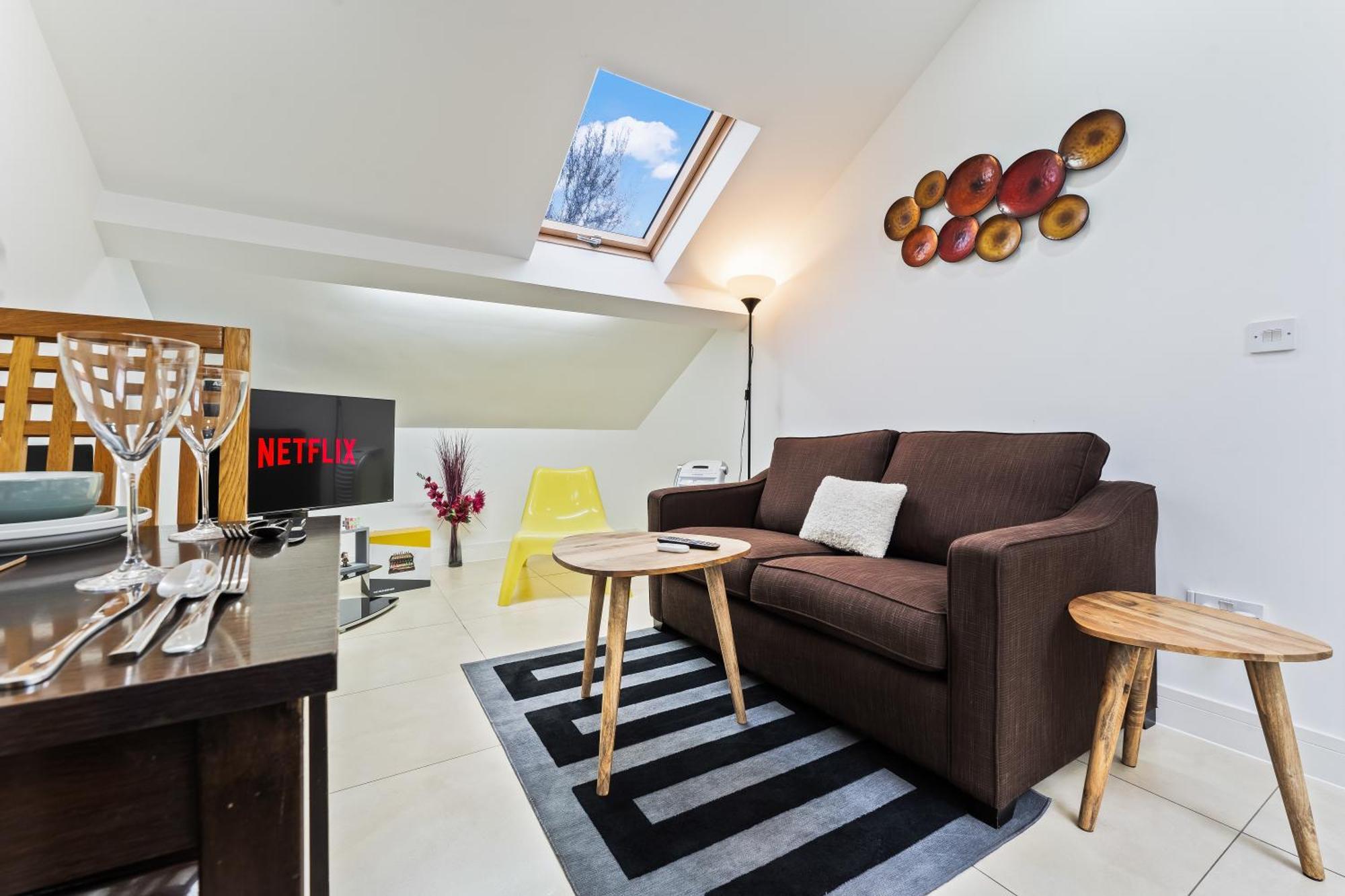 Exquisite 2-Bedroom Penthouse-Sleeps 7-Free Parking With Workstations & High-Speed Wifi Birmingam Exterior foto