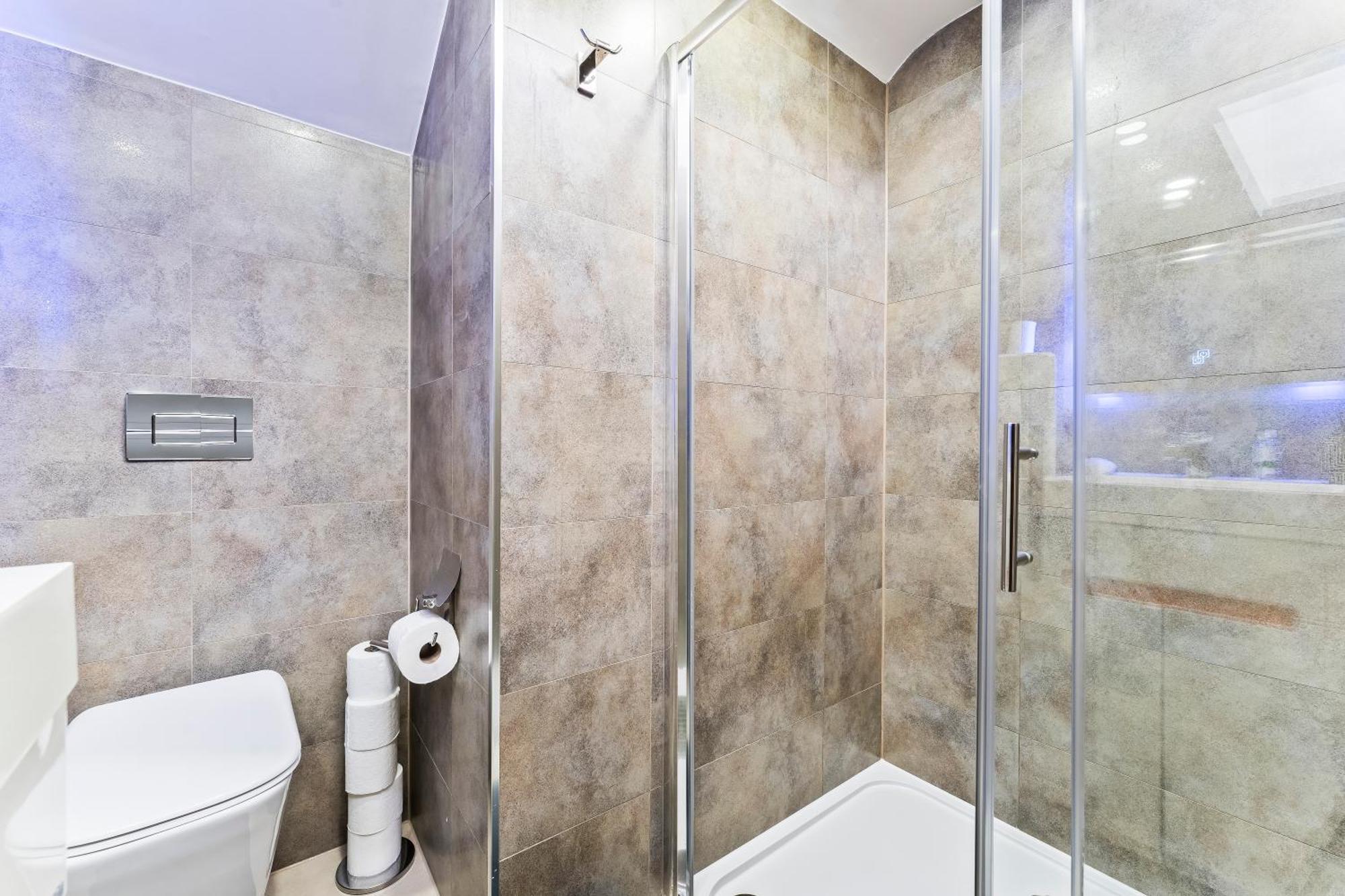 Exquisite 2-Bedroom Penthouse-Sleeps 7-Free Parking With Workstations & High-Speed Wifi Birmingam Exterior foto