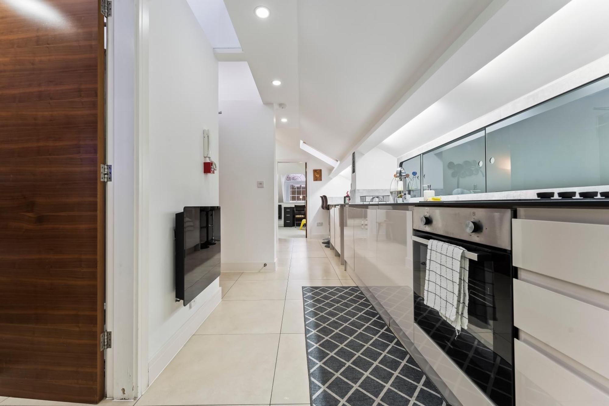 Exquisite 2-Bedroom Penthouse-Sleeps 7-Free Parking With Workstations & High-Speed Wifi Birmingam Exterior foto