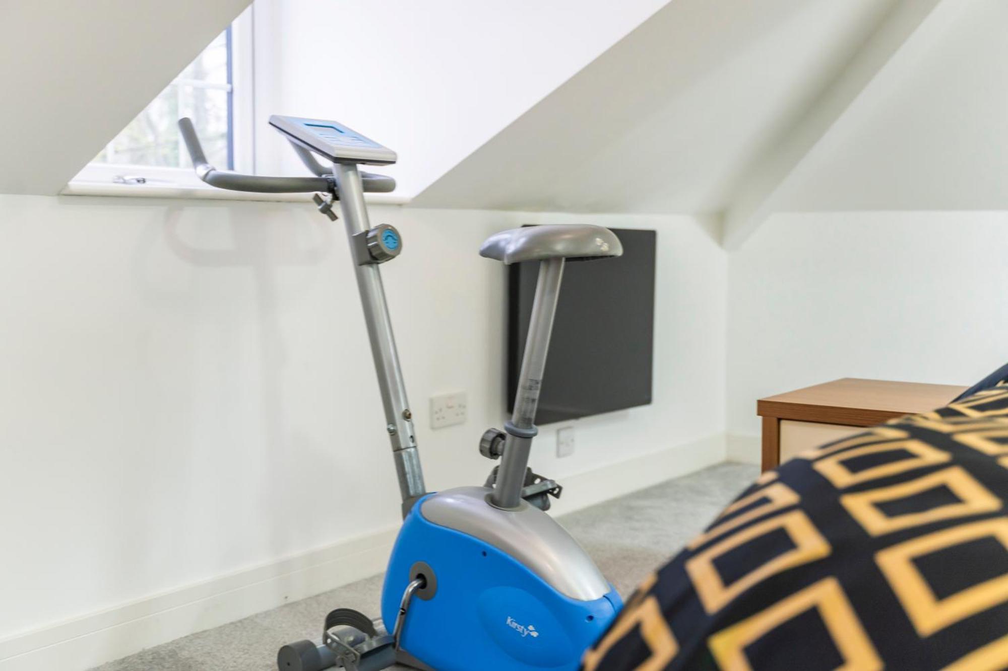 Exquisite 2-Bedroom Penthouse-Sleeps 7-Free Parking With Workstations & High-Speed Wifi Birmingam Exterior foto